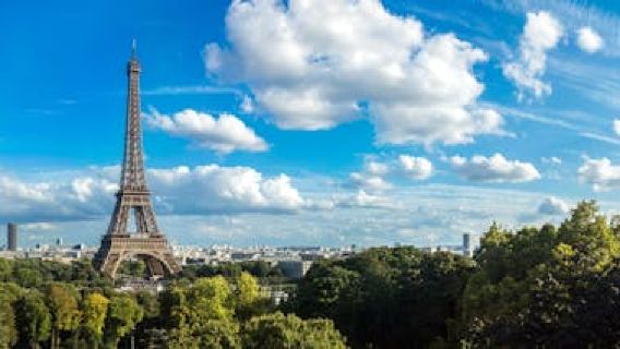 Eiffel Tower district audio tour on your smartphone