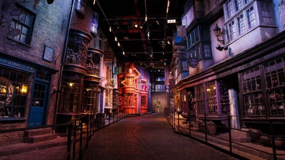 Harry Potter Warner Bros. Studio London: Entry + Roundtrip Transport