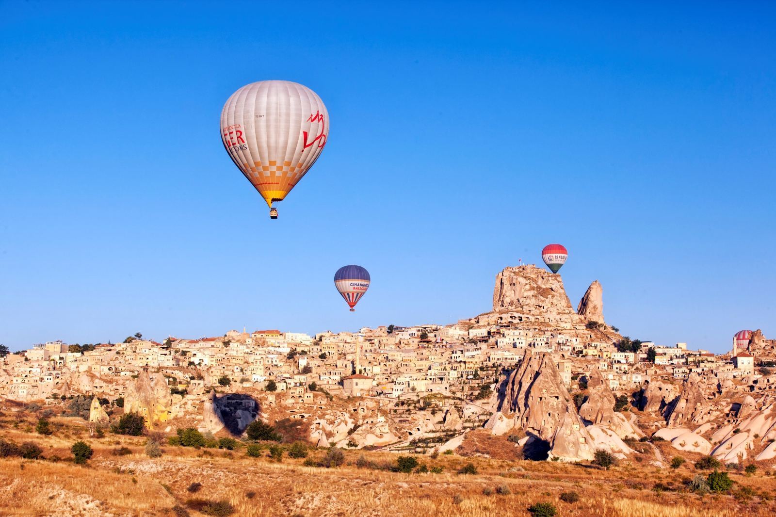 Imakler - Kastil Uçhisar Belediyesi - Museum Göreme Belediyesi - Kota Keramik - Cerobong Asap Peri