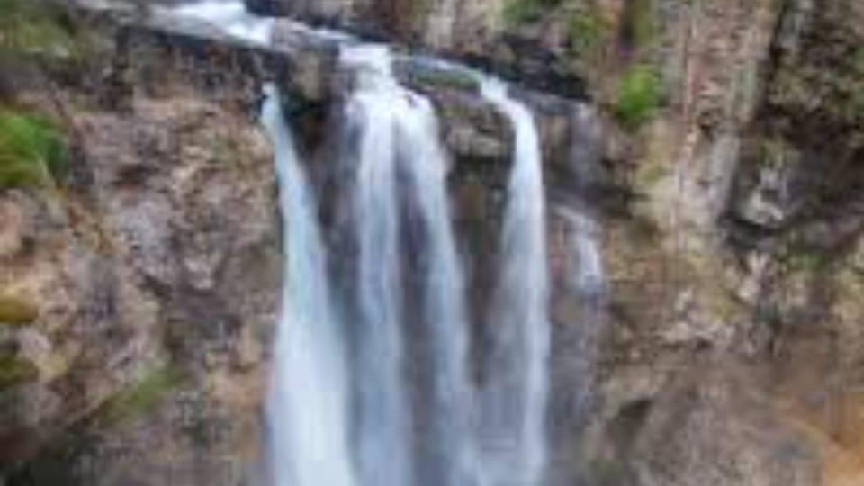 Banff: Lake Louise, Moraine, Emerald & Johnston Canyon Tour