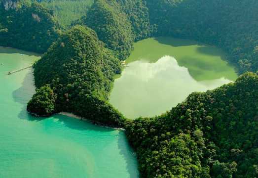 Lake of Pregnant Maiden Island Tour in Langkawi Private Boat