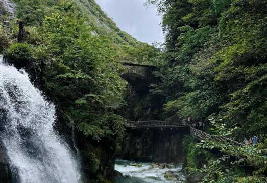 1-day private charter tour to Dazhangshan Wolong Valley and Sixi Yan Village in Shangrao, Jiangxi with Chinese and English services available