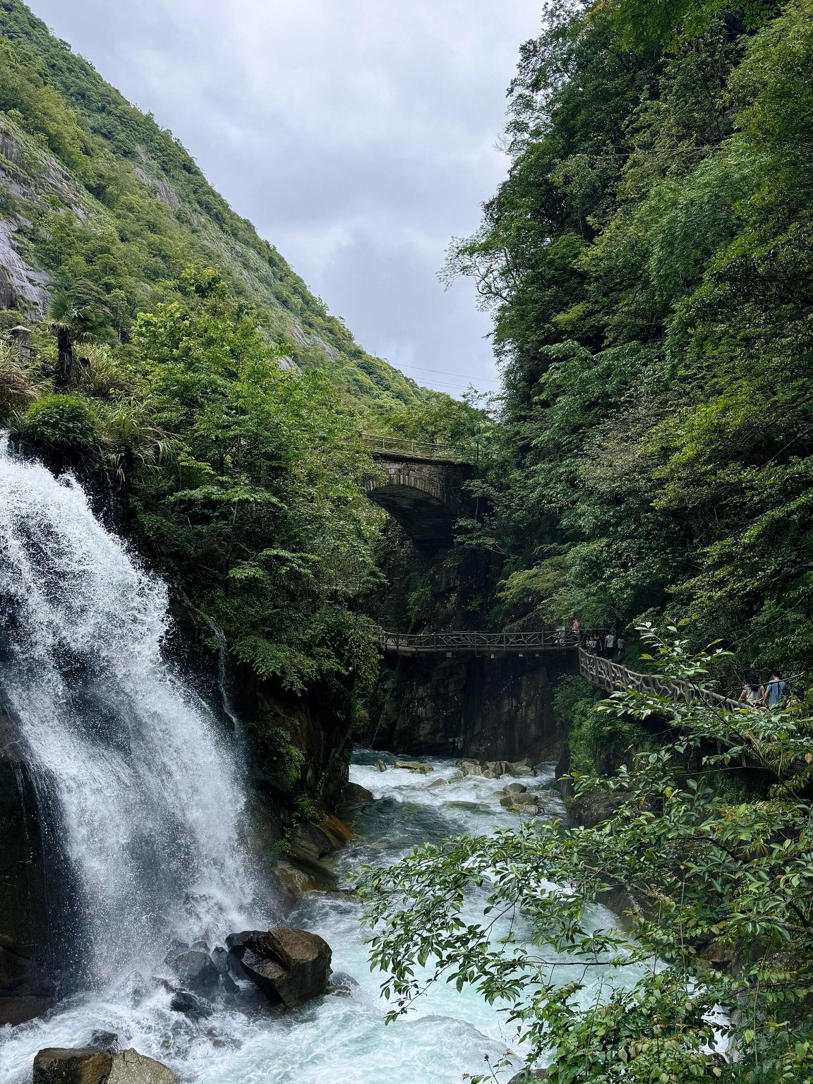 Jiangxi Shangrao Dazhang Mountain Wo Long Gu + Si Xiyan Village private charter day tour with English service available