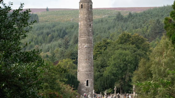 ไอร์แลนด์ ดับลิน: ทัวร์ 1 วัน พาวเวอร์สคอร์ท + แกลนดาล็อค [บริการรับส่ง&ปรับเปลี่ยนแผนการเดินทางได้]