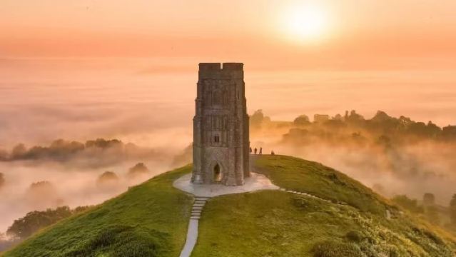 Glastonbury Tor + Abbey + Chalice Well Gardens Private Charter Day Tour (Chinese-Speaking Driver)