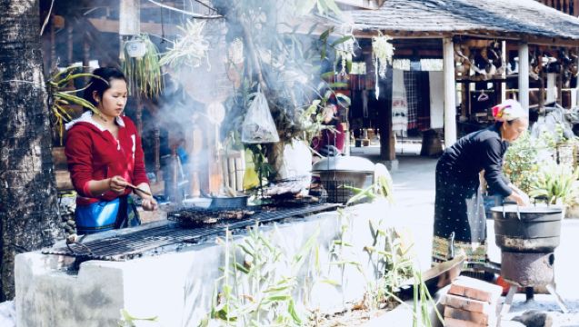 Inolvidable Tour Privado de un Día en Xishuangbanna: Bosque de un Solo Árbol + Pueblo Daluo + Mengjinglai