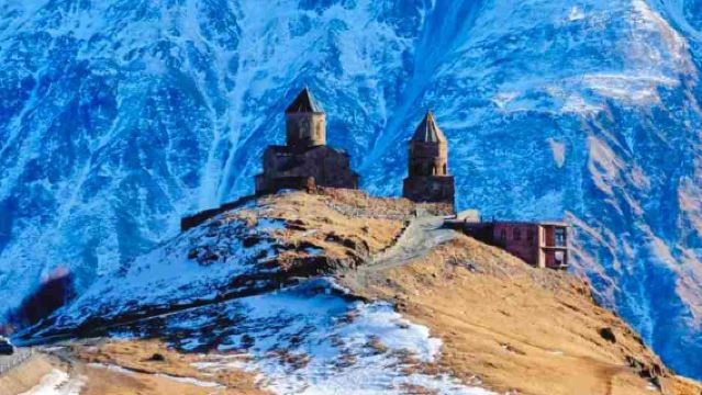 Eendaagse tour met gecharterde autovervoer in Tbilisi en Kazbegi [Lonely Planet coverreis]