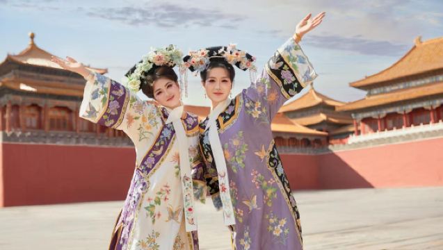 Dreaming Back to the Forbidden City: Immersive Qing Dynasty Makeup & Photography Experience - Beijing - Eatwith Shared Moments