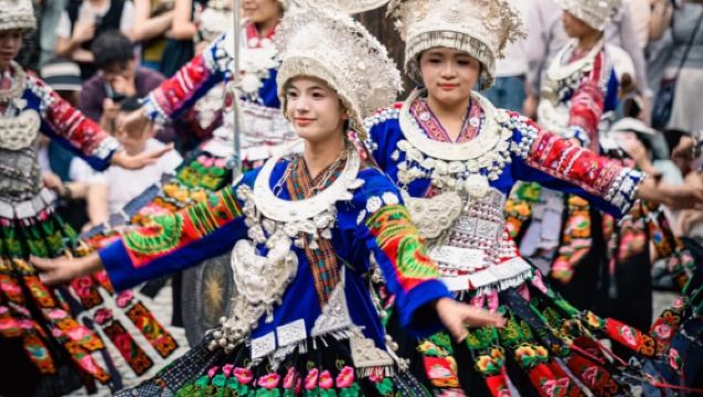 City pickup [1-day tour to Guizhou + Miao King City attraction] including admission ticket + stilt houses + Miao history