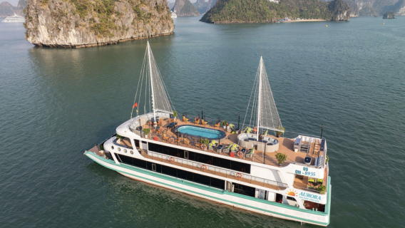 เรือสำราญ Aurora: ทัวร์หรูอ่าวหะล็องวันเดียว [อาหารกลางวันบุฟเฟ่ต์ พายเรือคายัค แจ็กuzzi..]