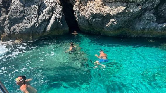 Himare: Catamaran Boat Trip with Swimming Stops
