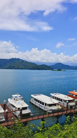1-day Private Charter Tour to Qingjing Farm & Sun Moon Lake (Round-trip from Taichung City)