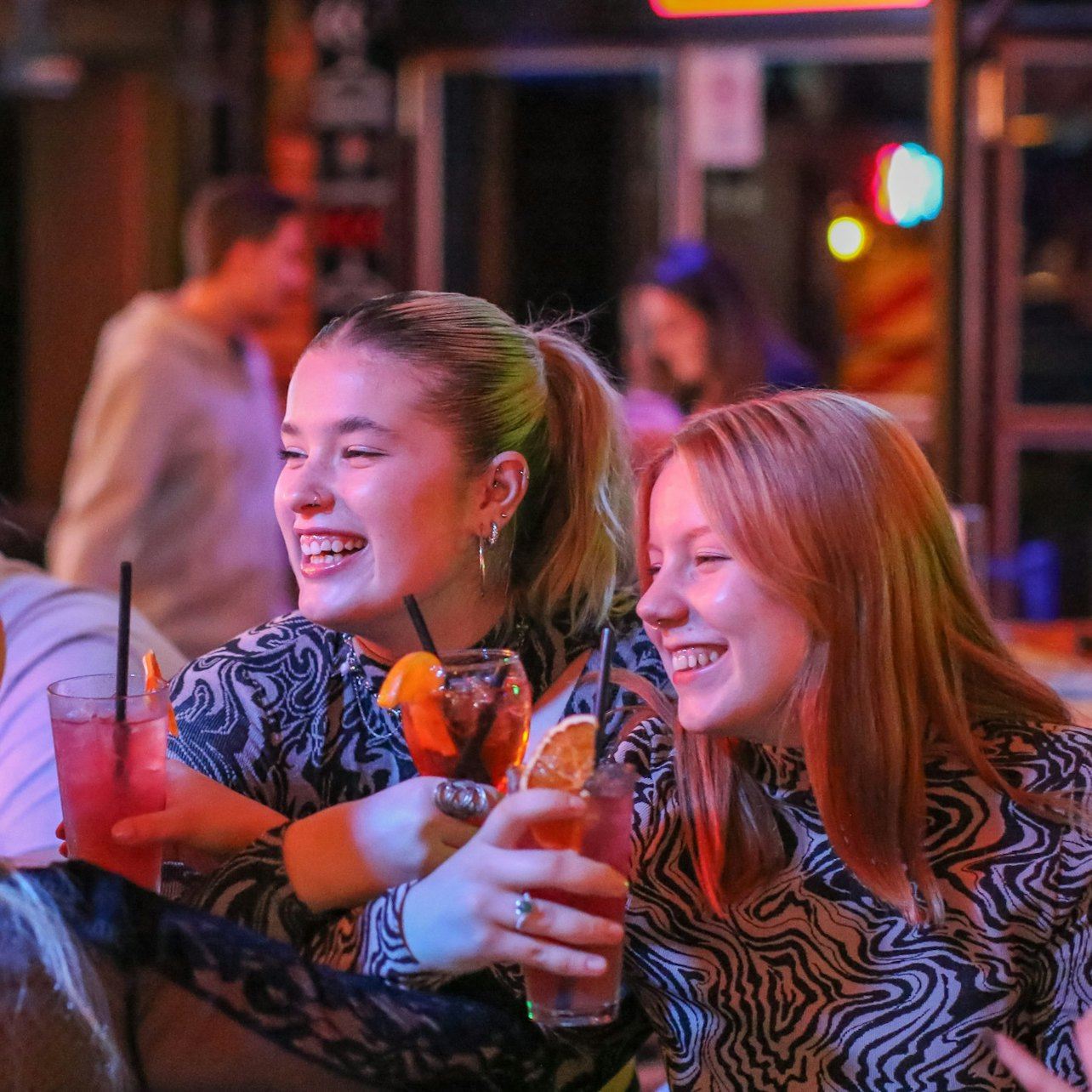 Budapest: Guided Bar Crawl Tour with Drinks