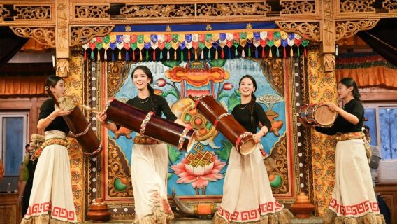 Banchetto Shangri-La Zaya Tusi (cibo speciale + banchetto in stile tibetano + spettacolo del patrimonio culturale immateriale + interazione con la storia del Tusi + improvvisazione di canti e balli + festa del falò)