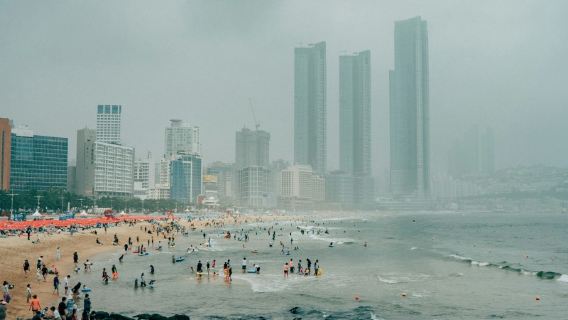 Reservar después de consultar/Servicio de transporte punto a punto/Conductor-guía turístico/Servicio de vehículo privado/Aeropuerto/Mercado de Jagalchi/Aldea Cultural de Gamcheon/Playa de Haeundae/Busan/Corea del Sur