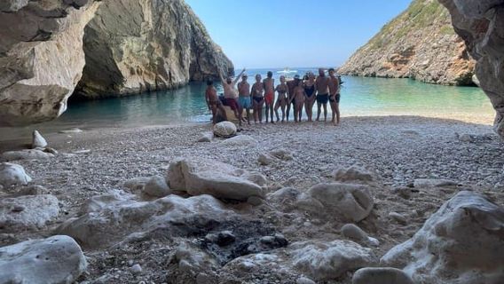 Tour in motoscafo della Grotta delle Gemme Blu, Valona