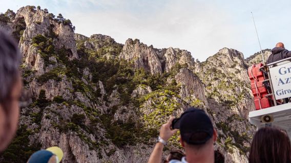Tour de Capri y Anacapri: farallones y cuevas desde Sorrento