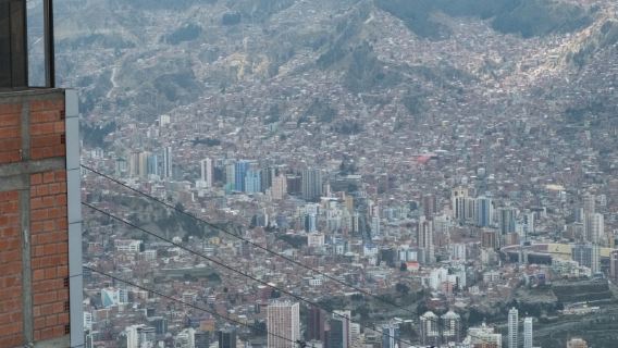 Réservation après consultation / La Paz, Bolivie, Place Murillo de Montículo, Mirador Killi Killi / Aéroport / Transfert point à point / Guide-chauffeur pour voyages touristiques / Service de voiture privée