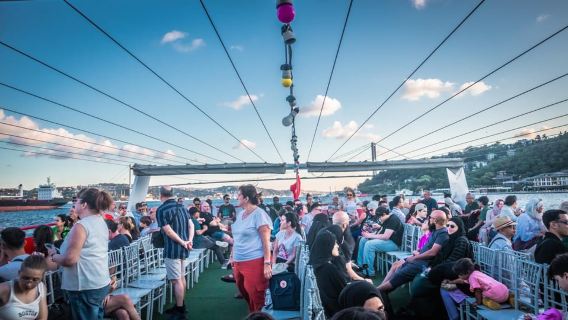 Istanbul: crociera turistica sul Bosforo con audioguida