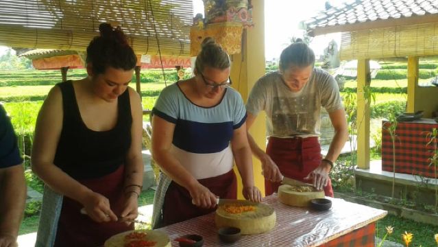 อูบุด คัมมิ่ง: คลาสเรียนทำอาหารแบบครบวงจร