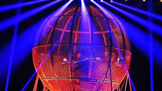 Final Chance to Witness Breathtaking Acrobatics-"Red Theater's Gravity-Defying Spectacle!"