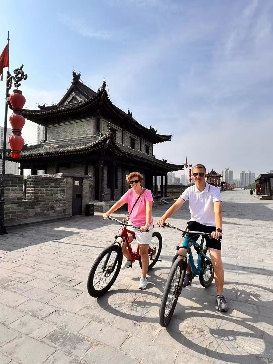 Esperienza approfondita del mercato mattutino di Xi'an alla Piccola Porta Sud + andare in bicicletta sulle mura della città Ming