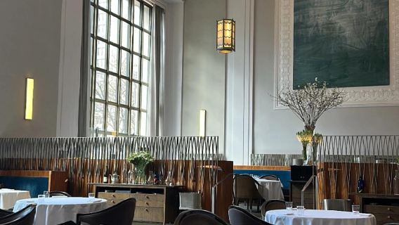 Tischreservierung im berühmten Restaurant Eleven Madison Park in Chicago, USA
