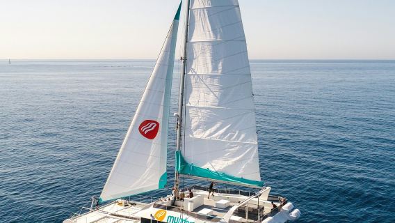 Malaga: Du ngoạn ngắm hoàng hôn trên sông bằng thuyền buồm hai thân + Đồ uống