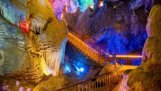 Private chartered tour with flexible itinerary and free time arrangement · Premium 1-day tour to Laojun Mountain and Ji Guan Cave