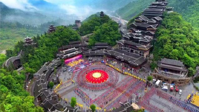 เมืองแห่งความเจริญ + หมู่บ้านโบราณกงถาน + ภาพเขียนแม่น้ำอู๋เจียง: วัฒนธรรมชาวม้ง | ทัวร์ 1 วันกับการล่องเรือแม่น้ำอู๋เจียง