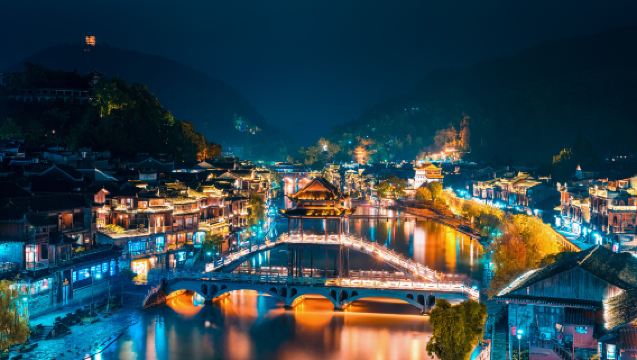 Private Charter Day Tour to Furong Town and Fenghuang Ancient Town from Zhangjiajie (Discover Millennia-Old Towns, Admire the Charm of Xiao-Xiang Waterscapes)