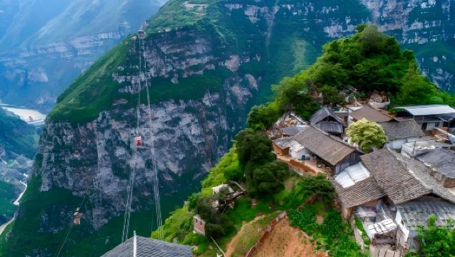Chengdu Gulu Village 1-Day Tour: Viewing the cliffside ancient village