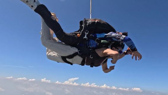 秦皇島阿那亞·秦皇島Trip Moments【4000公尺海景跳傘+USPA認證職業教練帶跳+多種攝影任選】