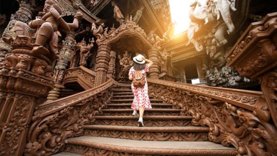 Dagstur i Pattaya: Sanctuary of Truth + Mongchang Cafe Elefantlandsby
