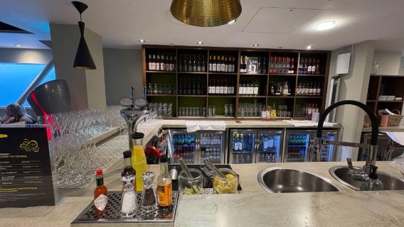 California international airports - San Francisco International Airport/Oakland International Airport/San Jose International Airport VIP lounge pass - waiting/dining/rest