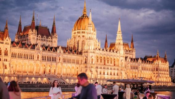 Budapest: Evening Sightseeing Cruise on the Danube