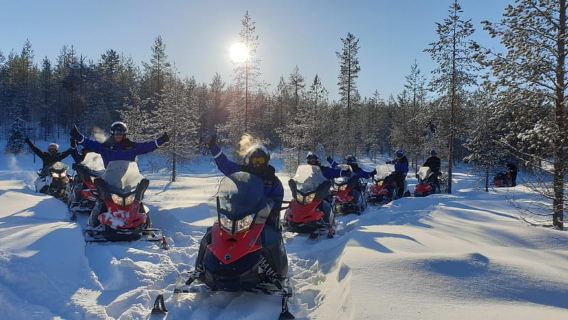 Ruka: Safari en Moto de Nieve por el Paisaje