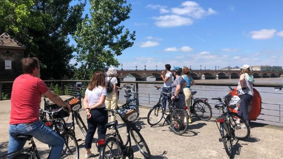 Bordeaux: Essentials 3-Hour Bike Ride