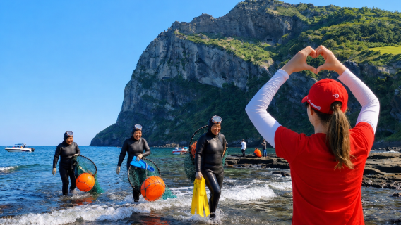 Tour giornaliero a Jeju | Trasferimento da Jungmun e Seogwipo | Seongsan, Spettacolo Haenyeo, Grotta di Lava