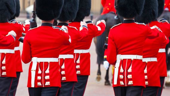 พิธีเปลี่ยนเวรยาม: ทัวร์พร้อมไกด์