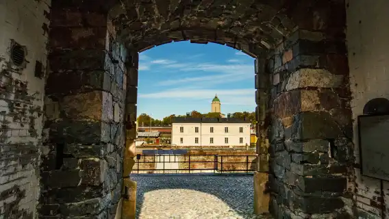 Suomenlinna: English Guided Tour