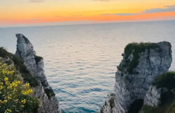 諾曼第登陸：象鼻山+韋爾農小鎮【12小時個性包車遊】