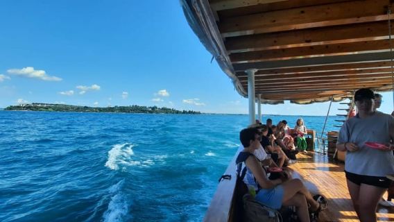 Chuyến tham quan bằng thuyền Grand Lake (Dừng chân tại Sirmione và Garda + Khai vị)