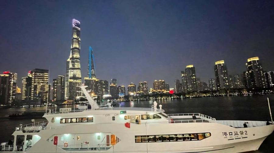 上海黃浦江遊船：大型遊船夜航【龍船／水晶公主豪華郵輪（可選自助晚餐／私人包廂+夜航）】