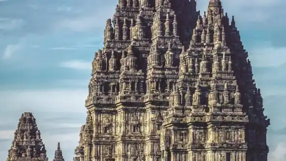 印尼日惹婆羅浮屠+蘇丹皇宮+水宮+普蘭班南+VIP包車一日遊