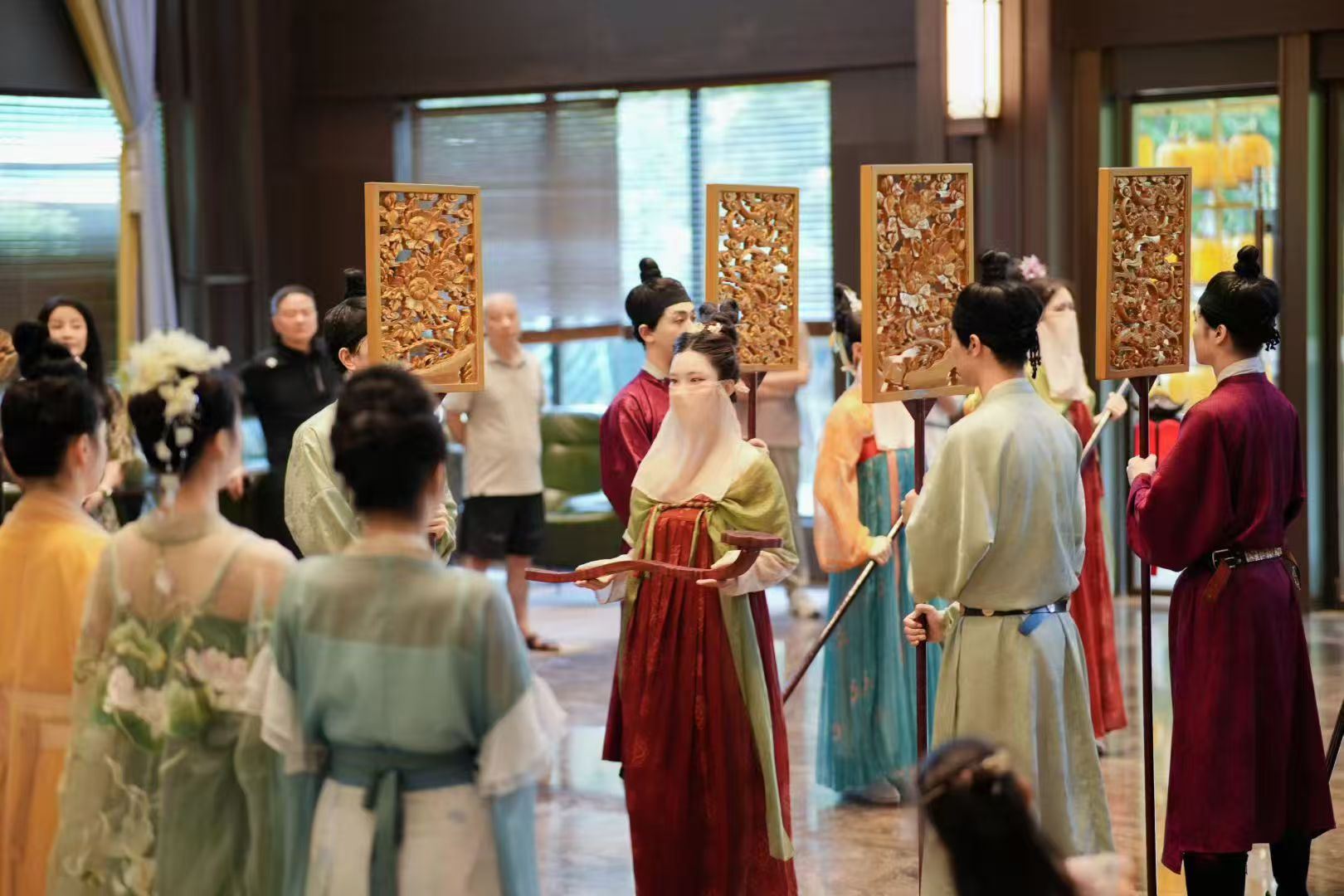 【没入型体験で王の宴を体感】重慶礼宴巴国|グルメ+ダンス+古代衣装体験付き