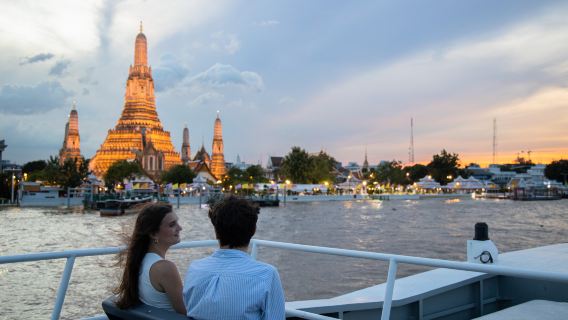 Barco turístico por el río Chao Phraya en Bangkok: cabina con aire acondicionado y cubierta superior panorámica + pase diario de regalo