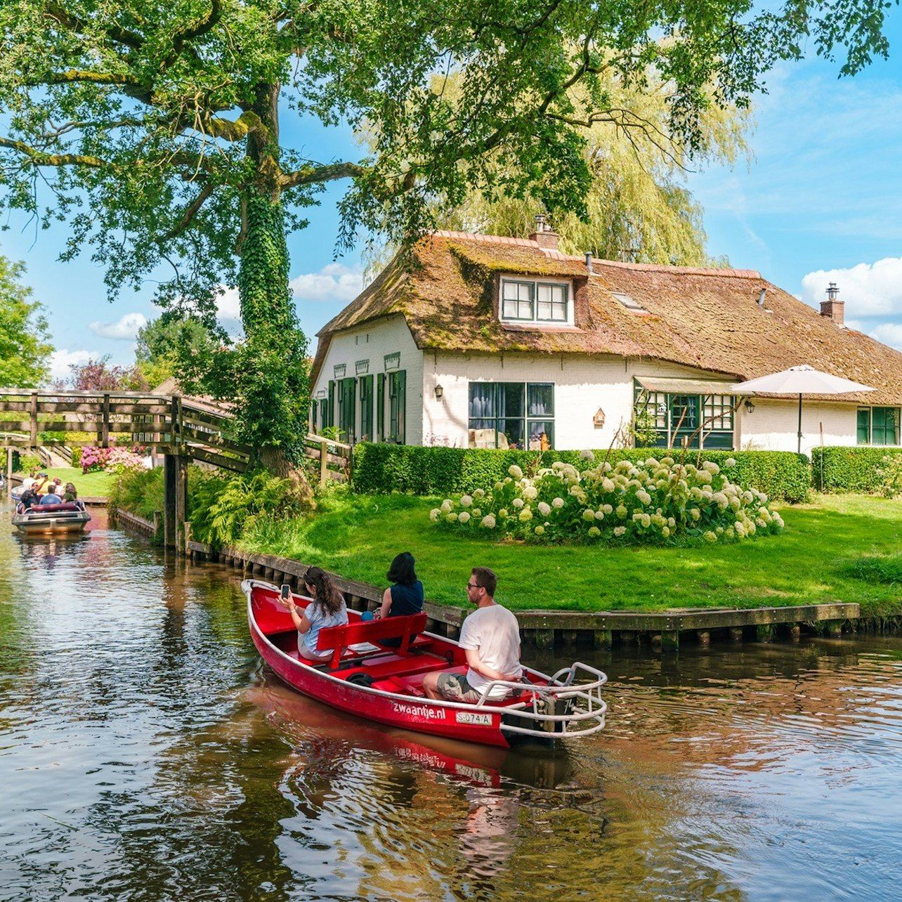 Giethoorn: Geführte Tour ab Amsterdam + Bootsfahrt