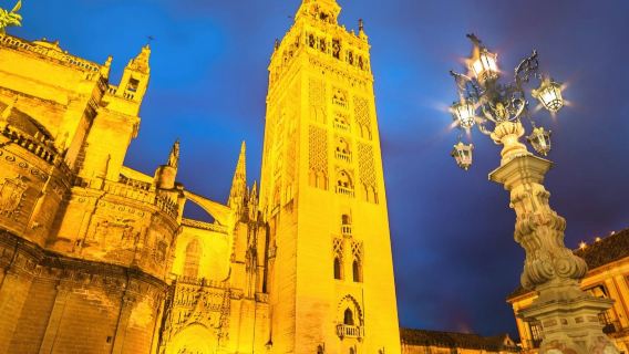 Catedral de Sevilla: Visita guiada nocturna con espectáculo de luz y sonido