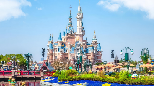 上海迪士尼度假區一日遊【上海迪士尼33VIP門票+14項目快速通道+免排隊入園+導覽服務】